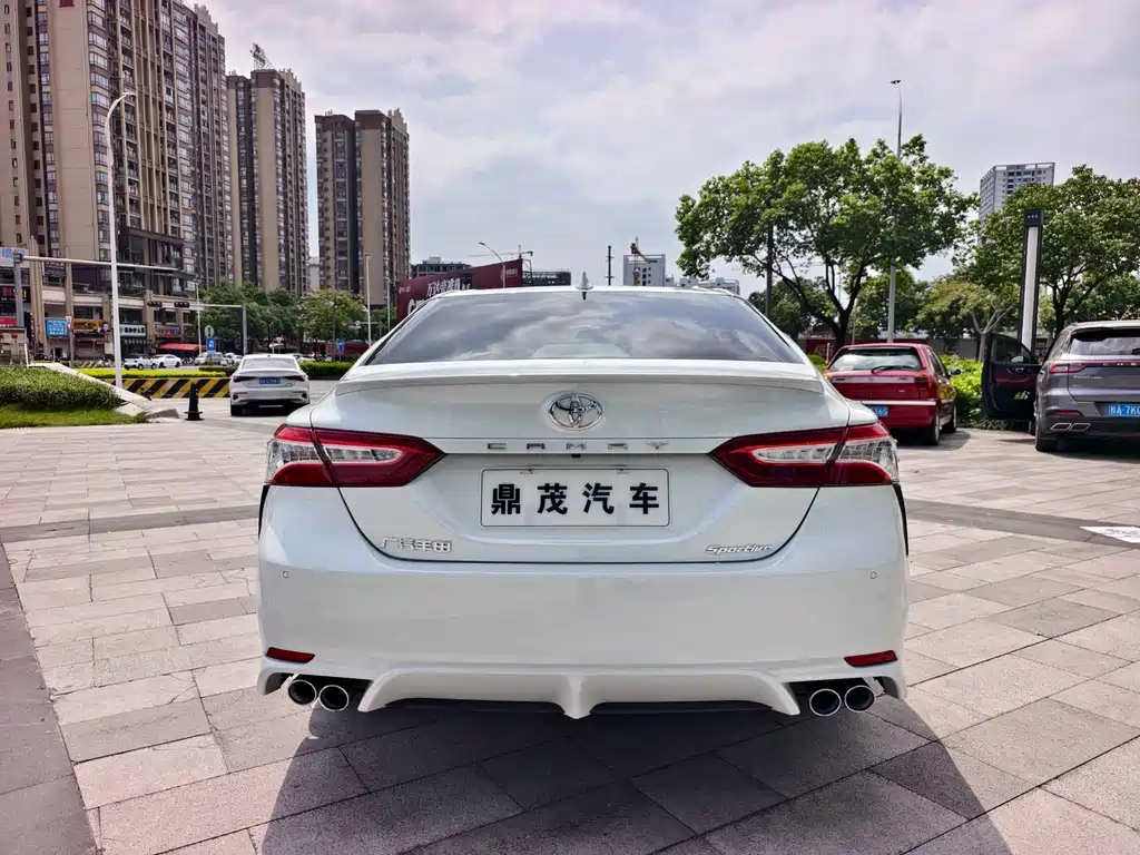 Toyota Camry — миниатюра 4