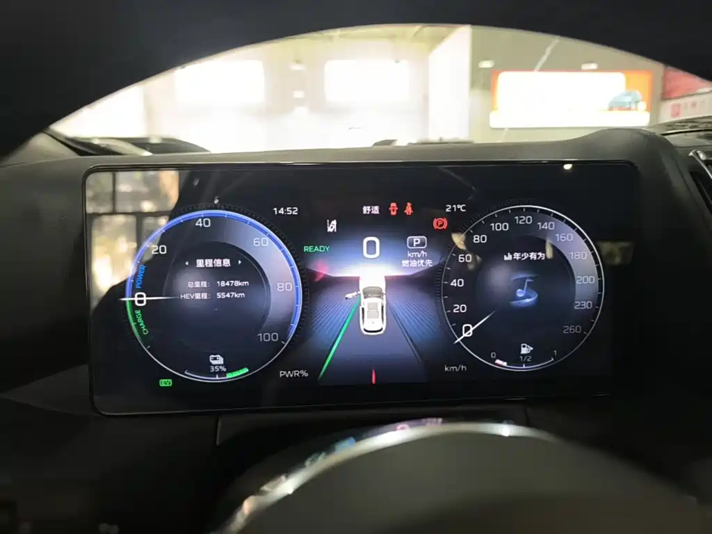 Hongqi Hongqi HS3 PHEV — миниатюра 12