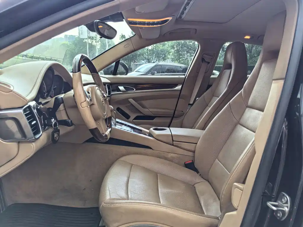 Porsche Panamera 2010 Panamera 4 3.6L