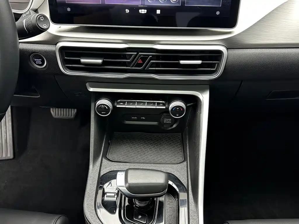Geely Binyue — миниатюра 15