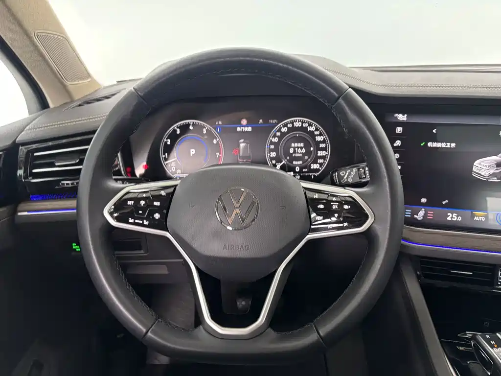 Volkswagen Touareg — миниатюра 16