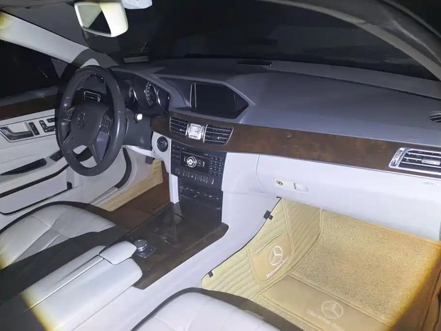 Mercedes-Benz E-Class — миниатюра 12