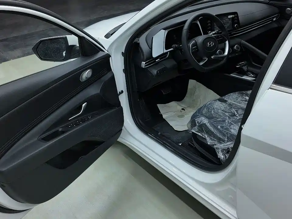 Hyundai Elantra — миниатюра 8