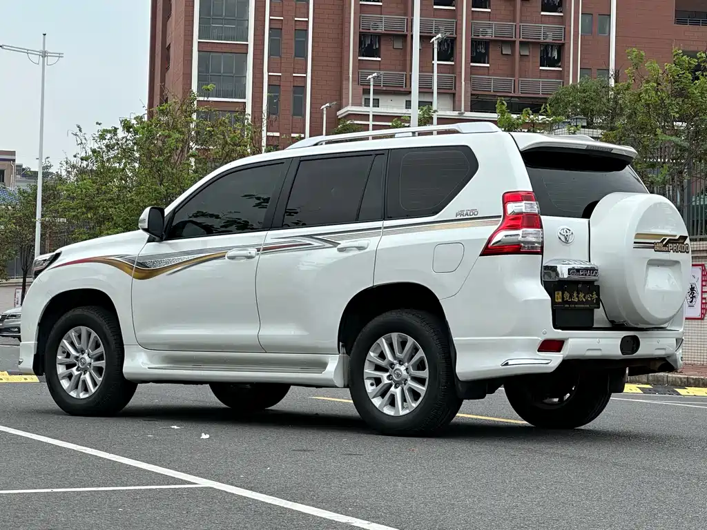 Toyota Land Cruiser Prado 2016 2.7L AT