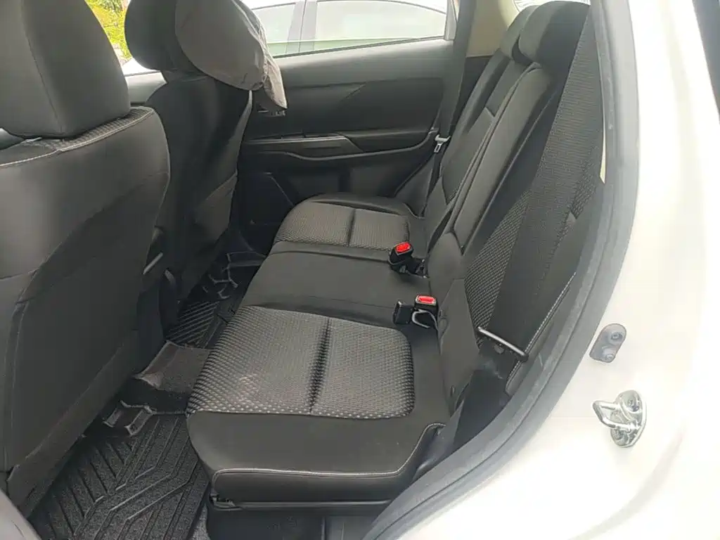 Mitsubishi Outlander — миниатюра 17