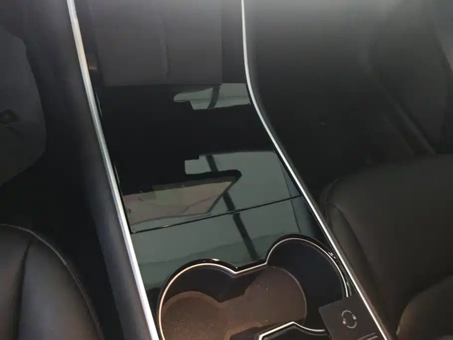 Tesla Model 3 — миниатюра 16