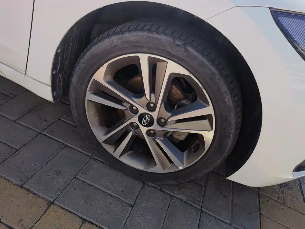 Hyundai Elantra — миниатюра 24