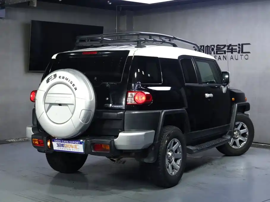 Toyota FJ Cruiser — миниатюра 5