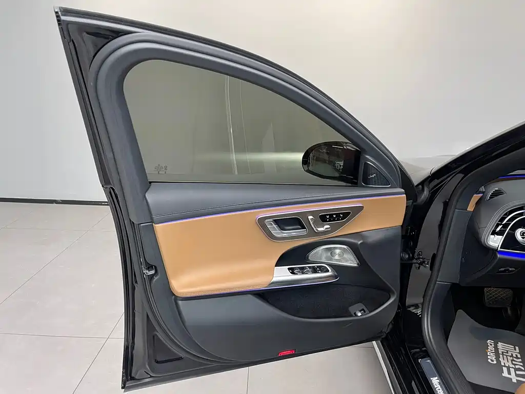 Mercedes-Benz E-Class — миниатюра 13
