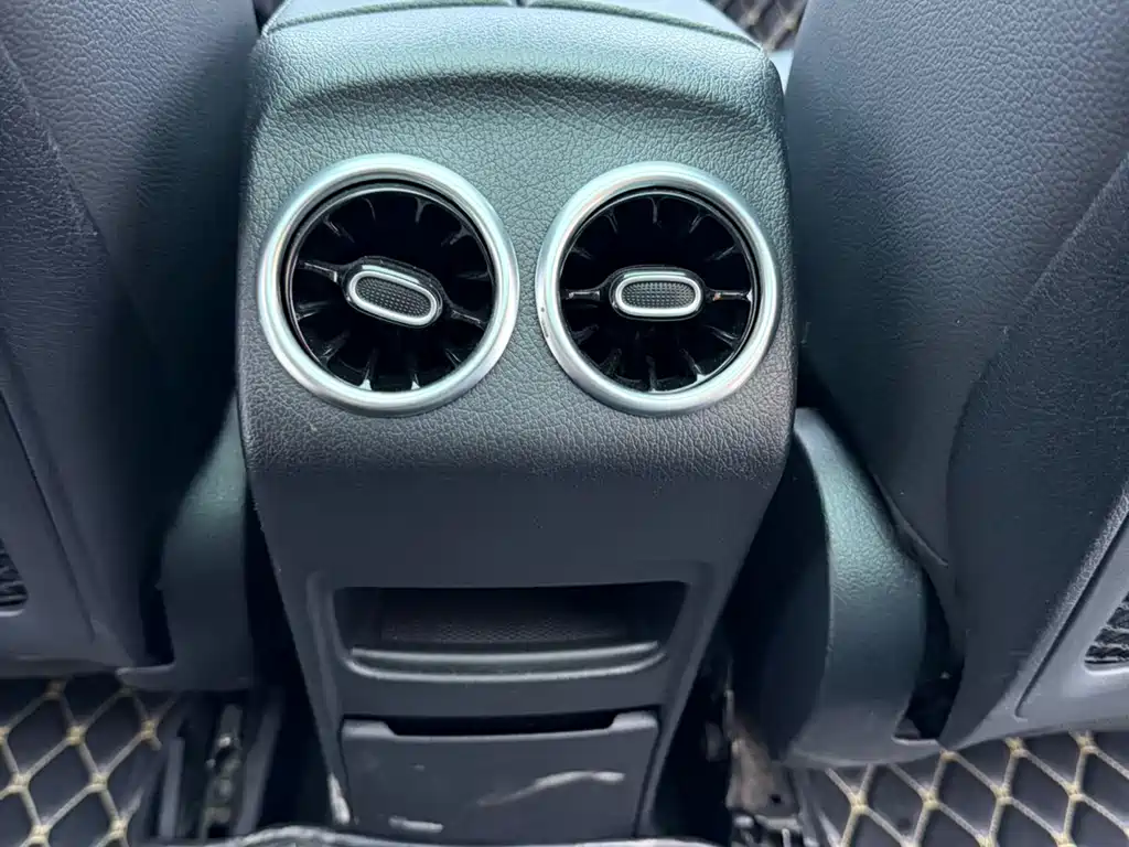 Mercedes-Benz GLB — миниатюра 13