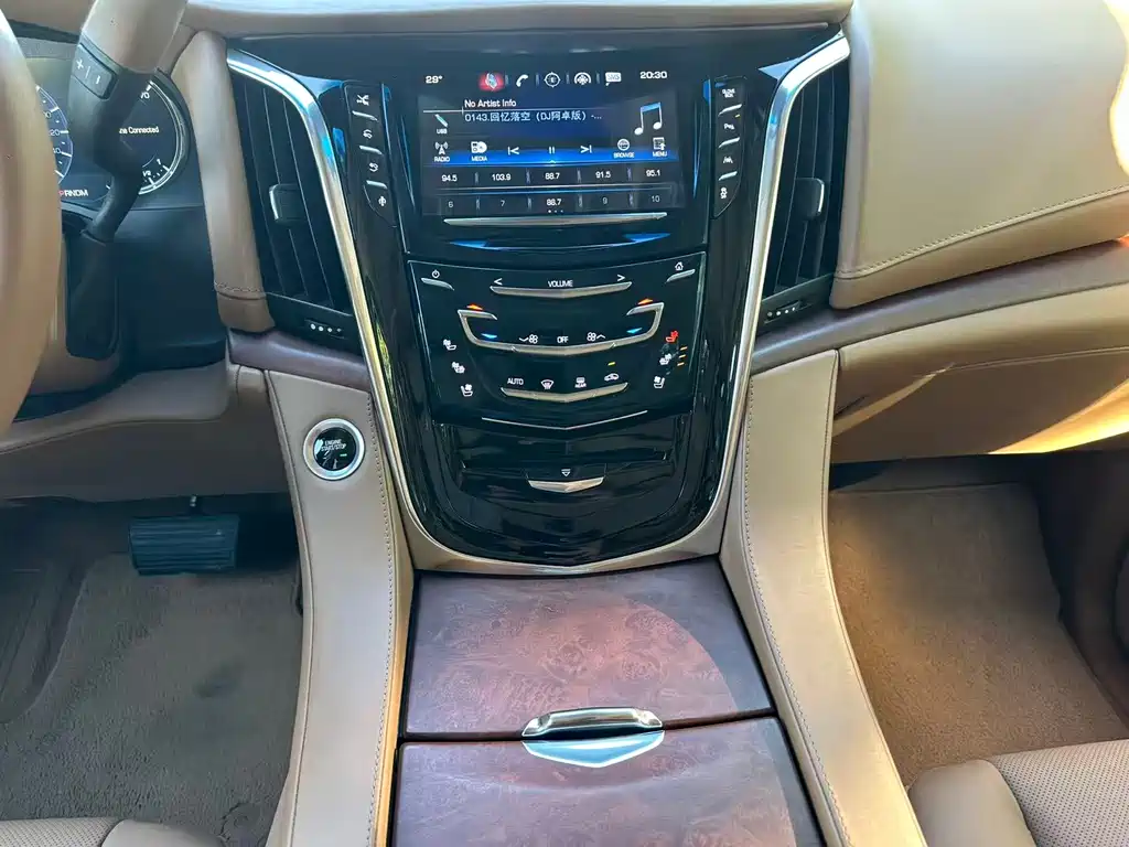 Cadillac Escalade — миниатюра 9