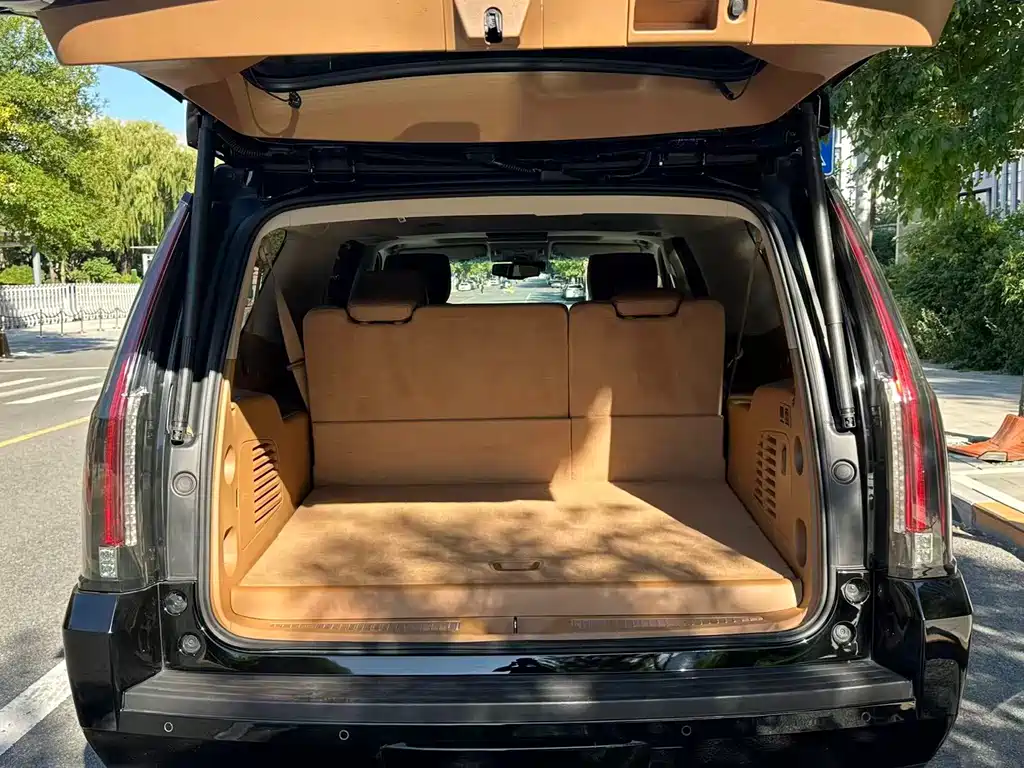 Cadillac Escalade — миниатюра 23