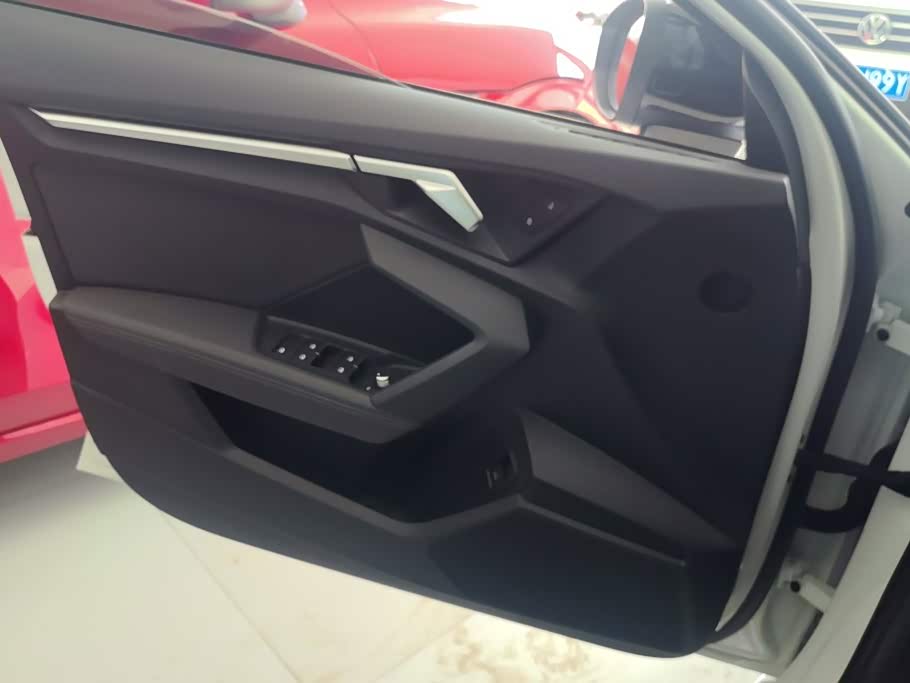 Audi A3 1.4 л 2023 г. Белый, пробег 16400 км