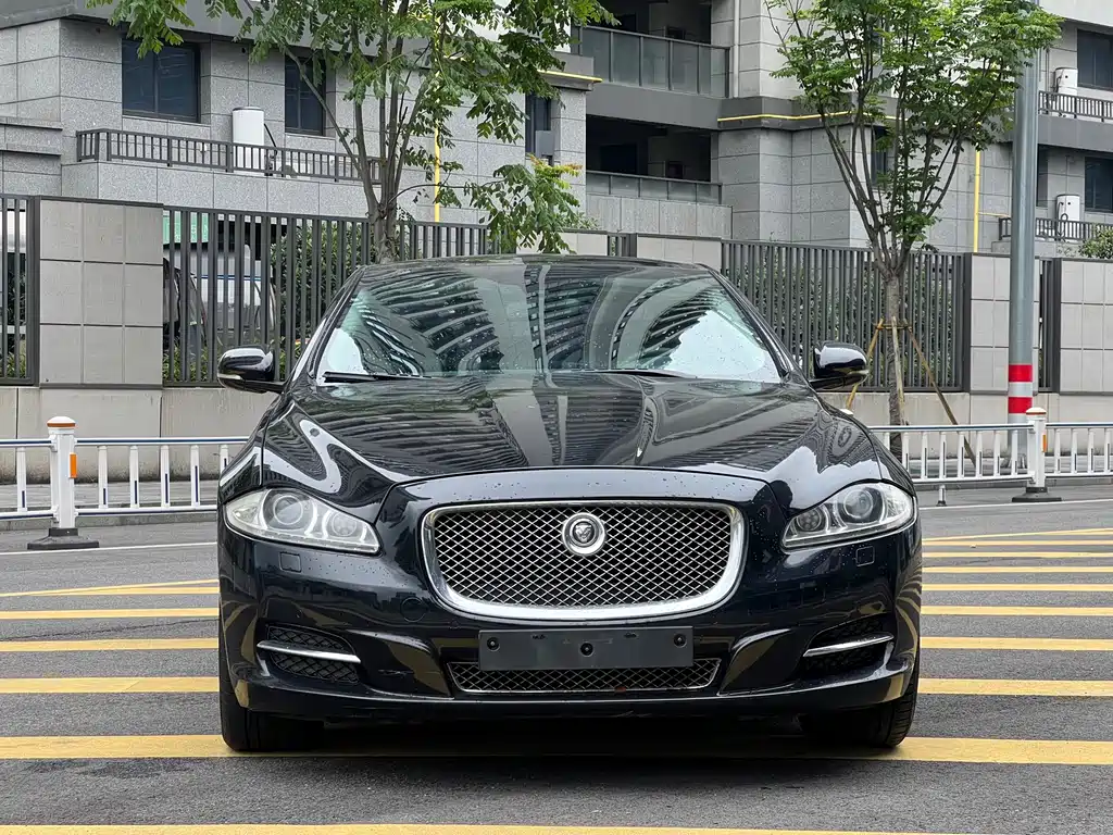 Jaguar XJ — миниатюра 17