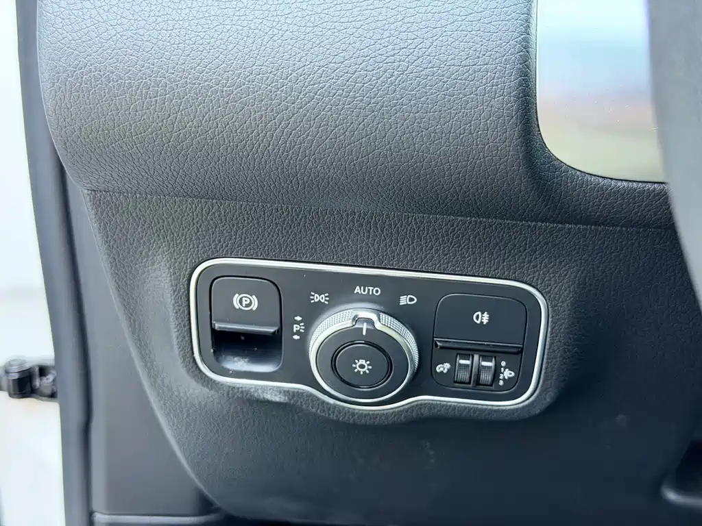 Mercedes-Benz GLB — миниатюра 7