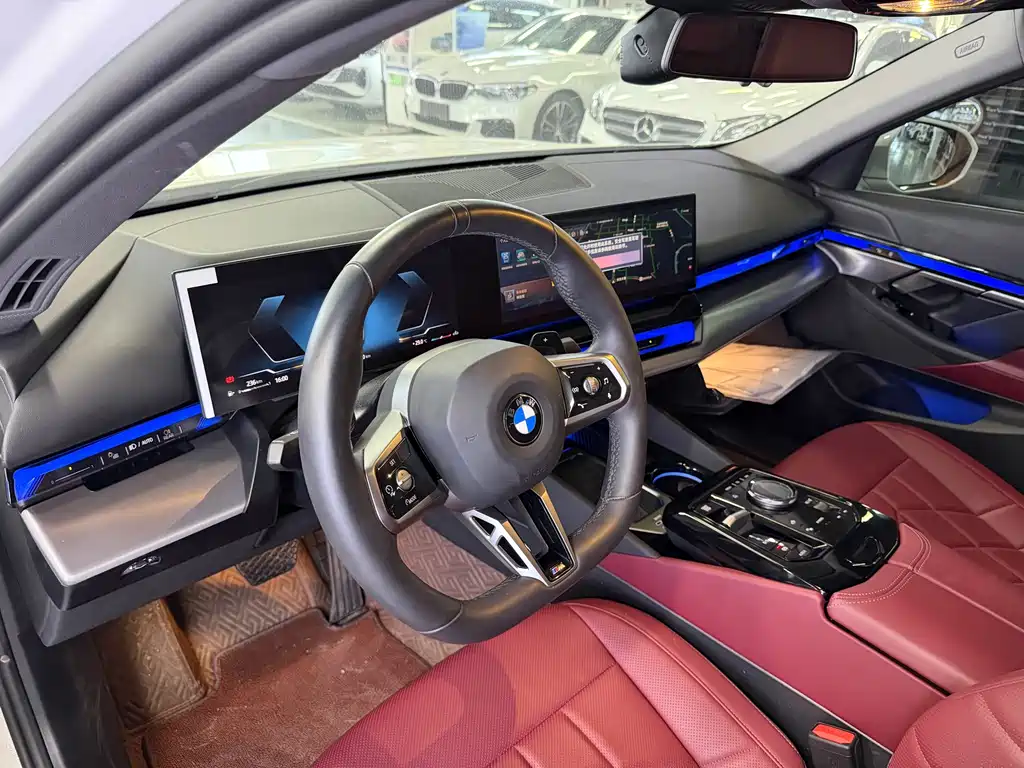 BMW 5 Series — миниатюра 10