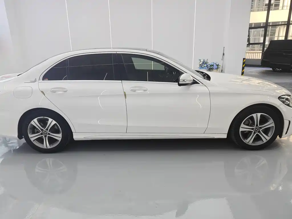 Mercedes-Benz C-Class — миниатюра 6