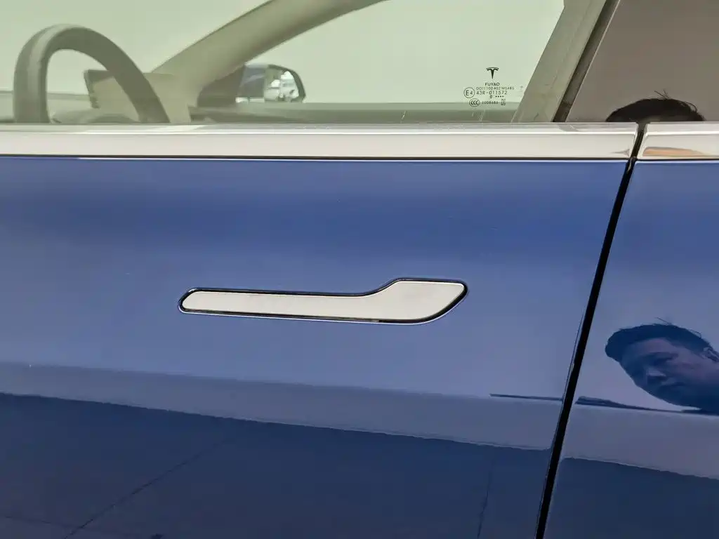 Tesla Model 3 — миниатюра 18