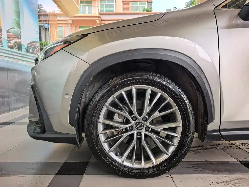 Lexus NX New Energy — миниатюра 8