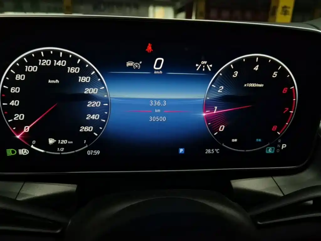Mercedes-Benz GLC — миниатюра 12