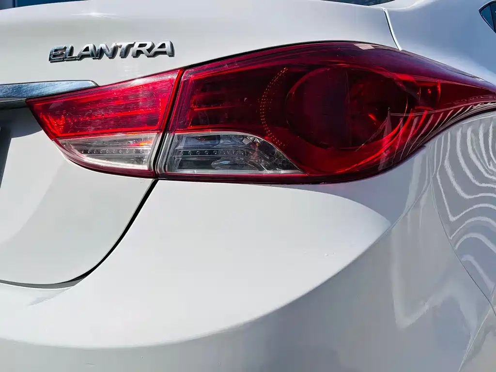 Hyundai Elantra Langdong — миниатюра 18