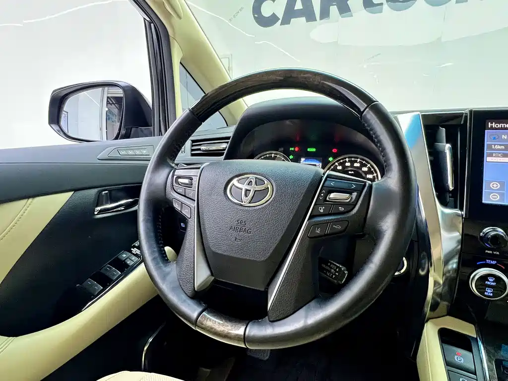 Toyota Alphard — миниатюра 31