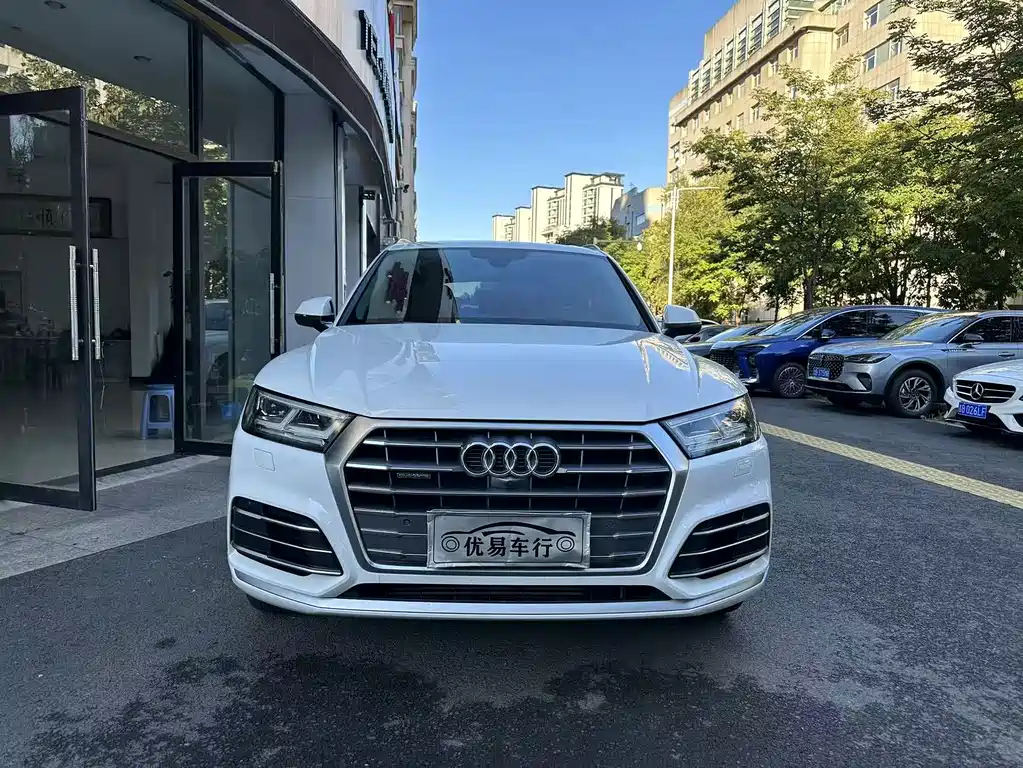 Audi Q5L — миниатюра 2