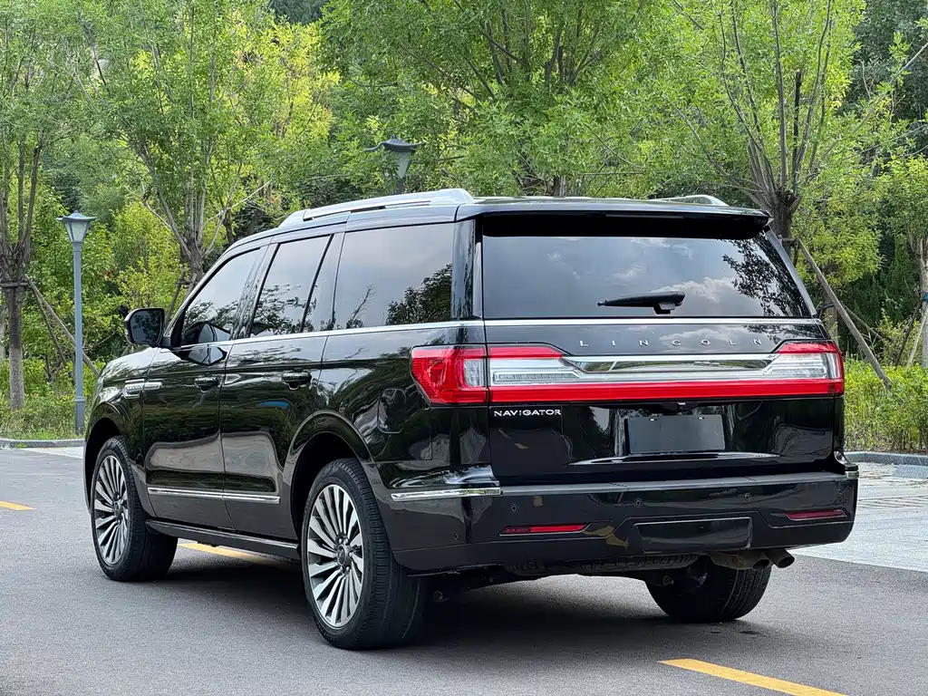 LINCOLN NAVIGATOR