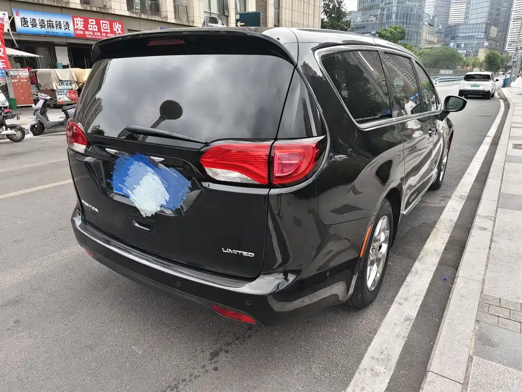 Chrysler Grand Voyager (Import) — миниатюра 4