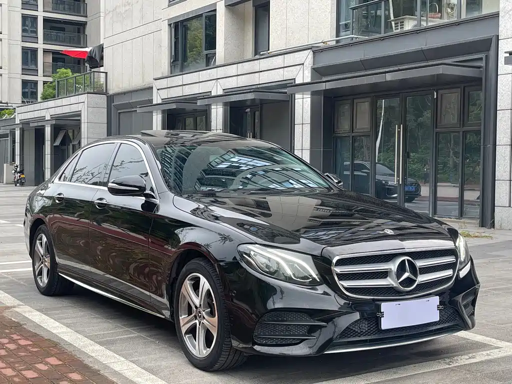Mercedes-Benz E-Class — миниатюра 3