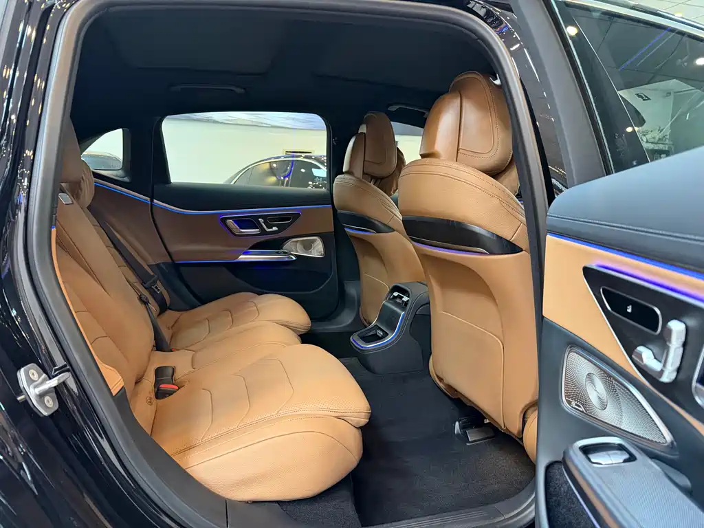 Mercedes-Benz E-Class — миниатюра 14