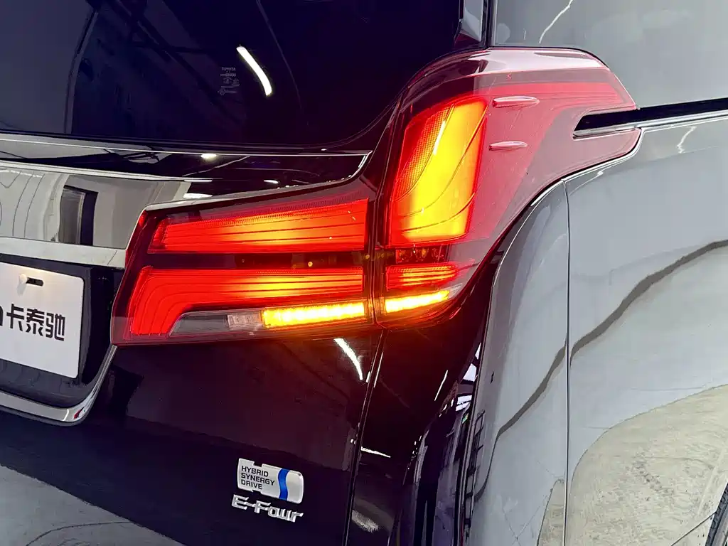 Toyota Alphard — миниатюра 15
