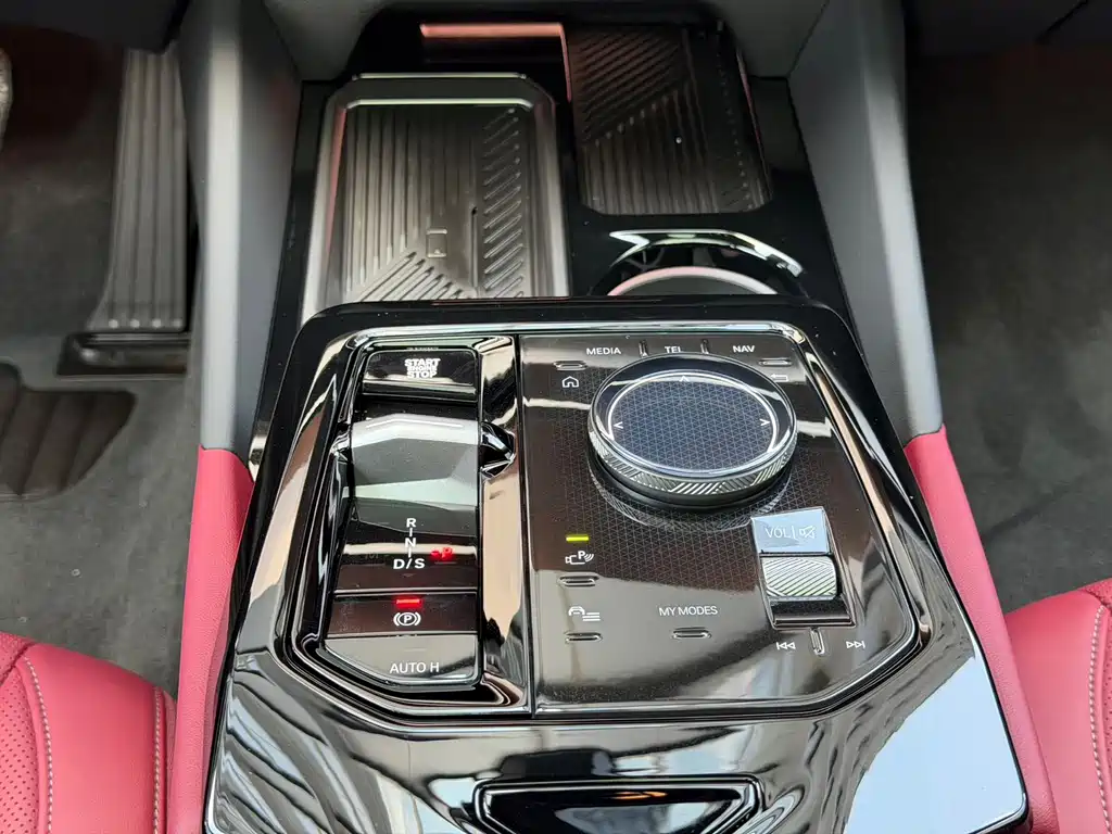 BMW 5 Series — миниатюра 12