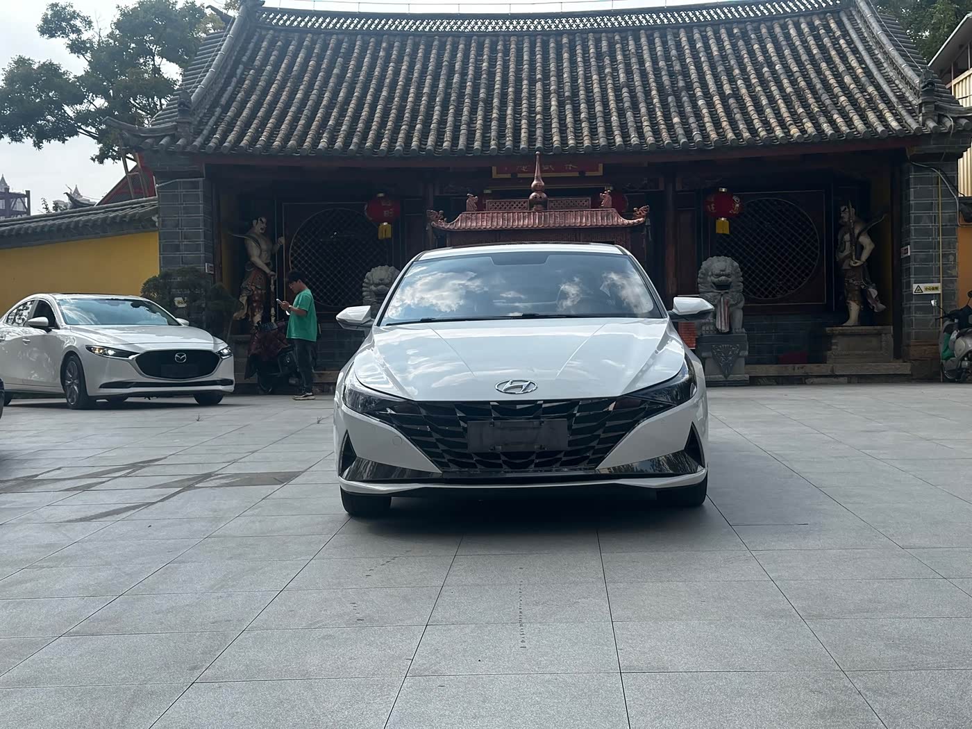 Hyundai Elantra 1.5 л 2022 г. Белый, пробег 48000 км