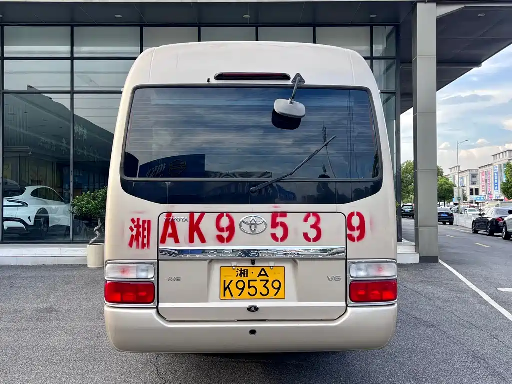 Toyota Coaster — миниатюра 3