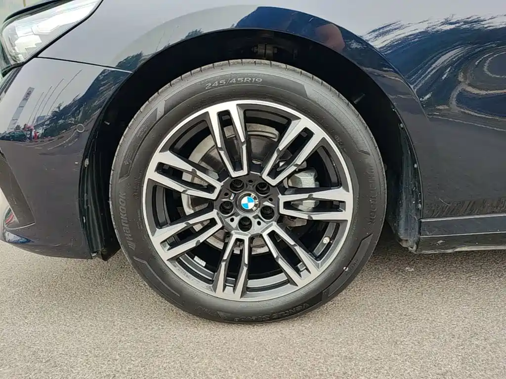 BMW 5 Series — миниатюра 23