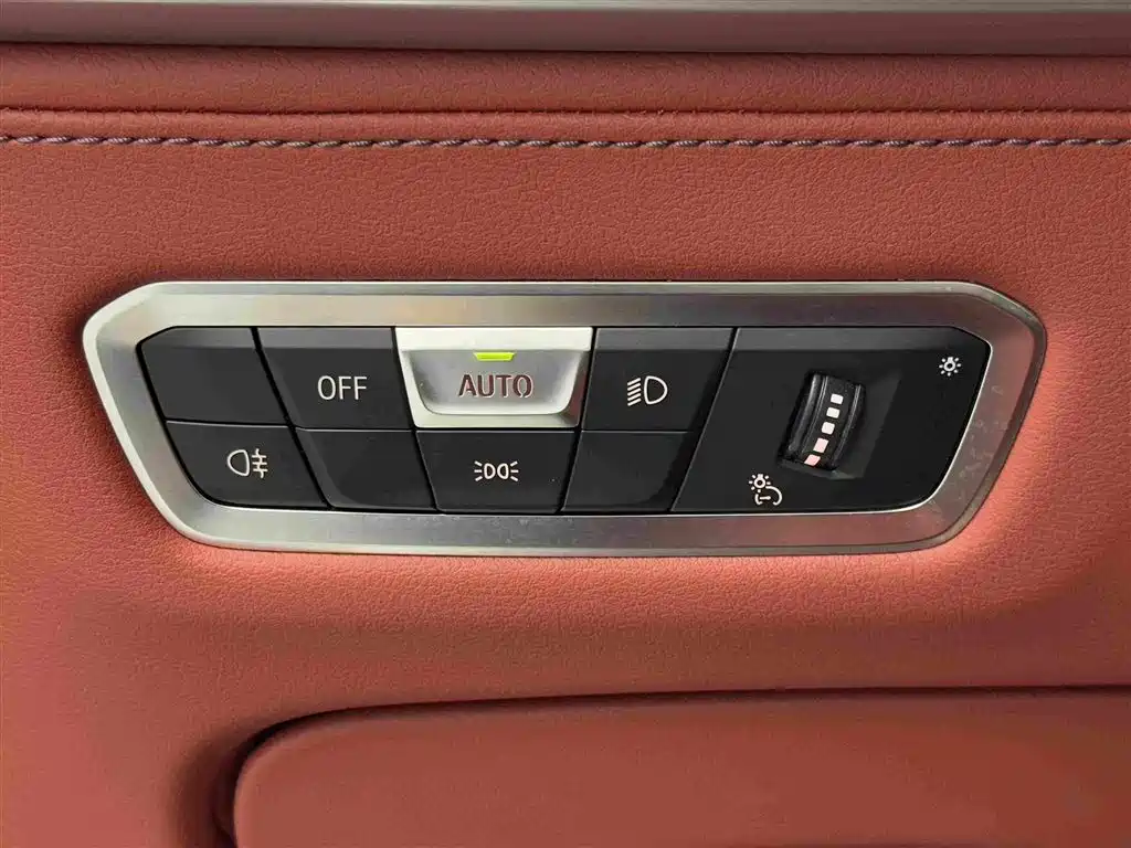 BMW XM — миниатюра 21