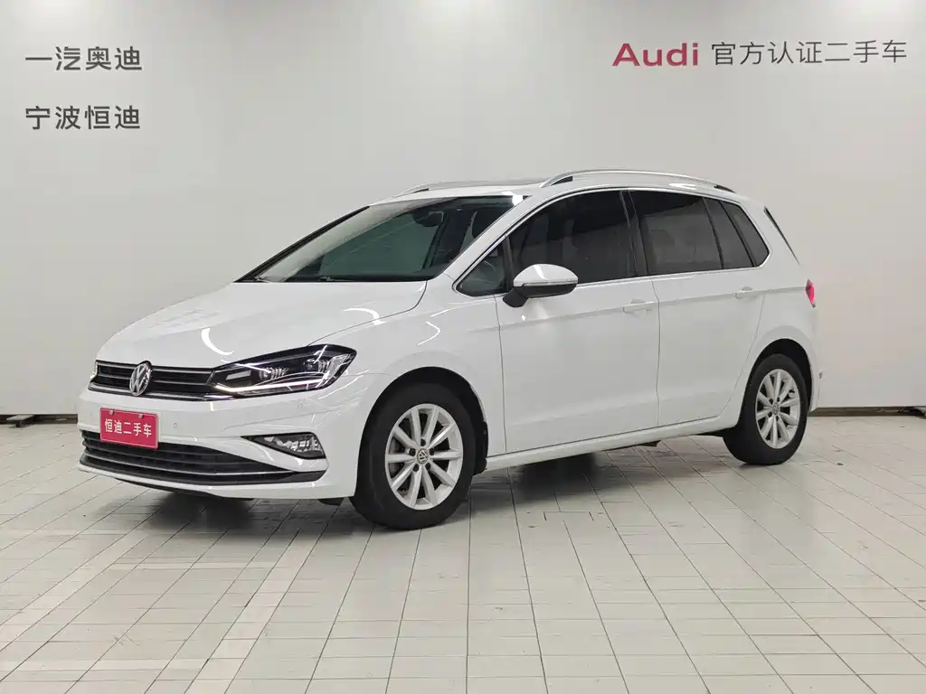 Volkswagen Golf ·