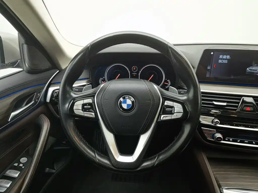 BMW 5 Series — миниатюра 11