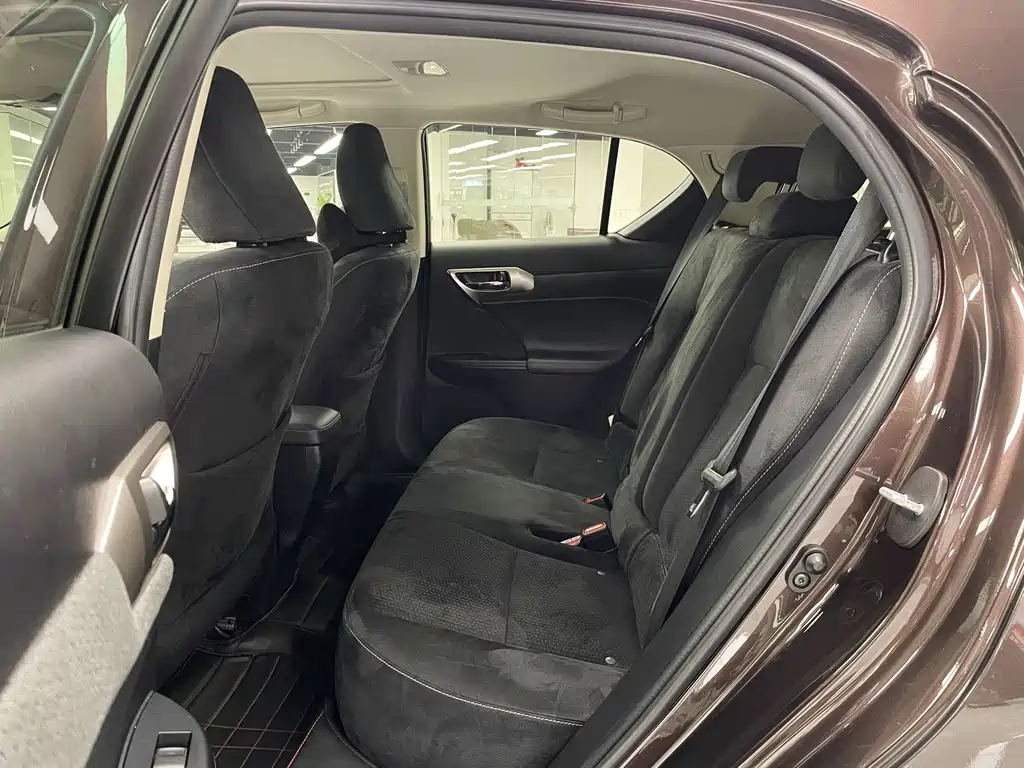 Lexus CT — миниатюра 14