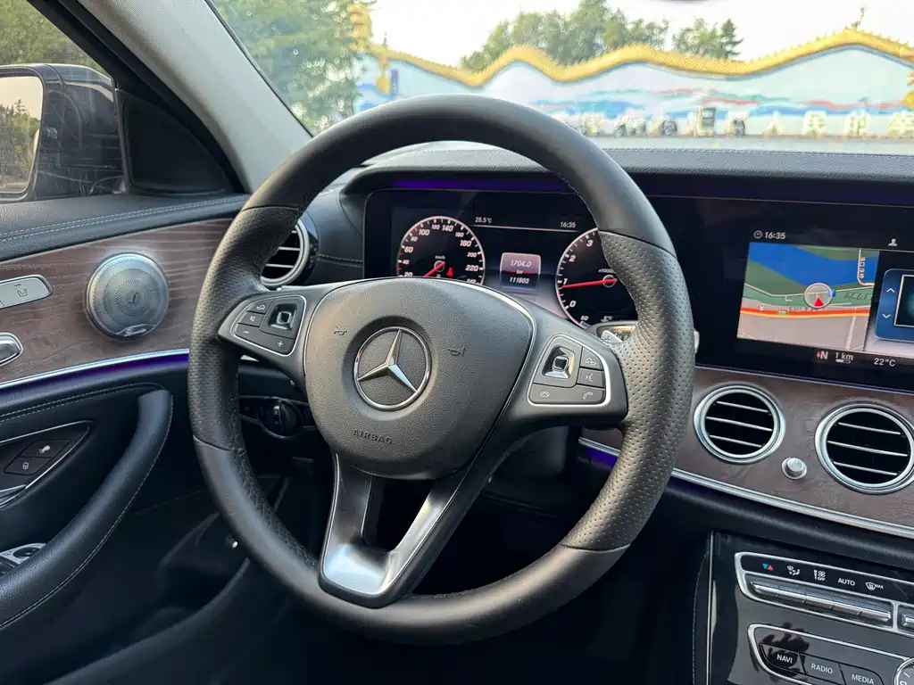 Mercedes-Benz E-Class — миниатюра 17