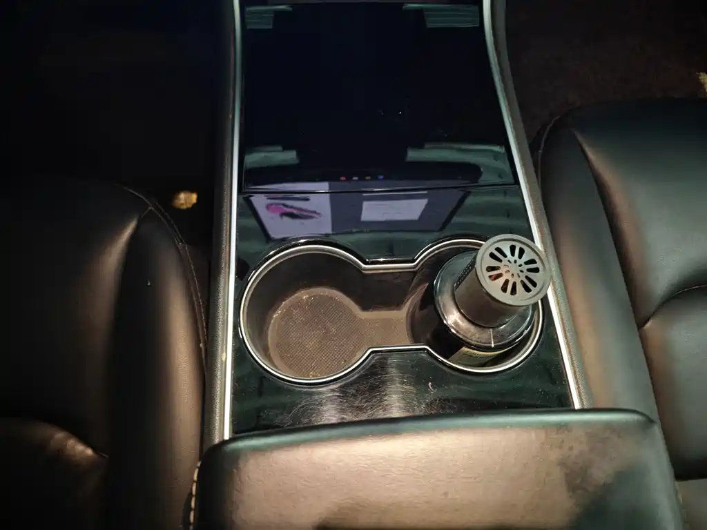 Tesla Model 3 — миниатюра 9