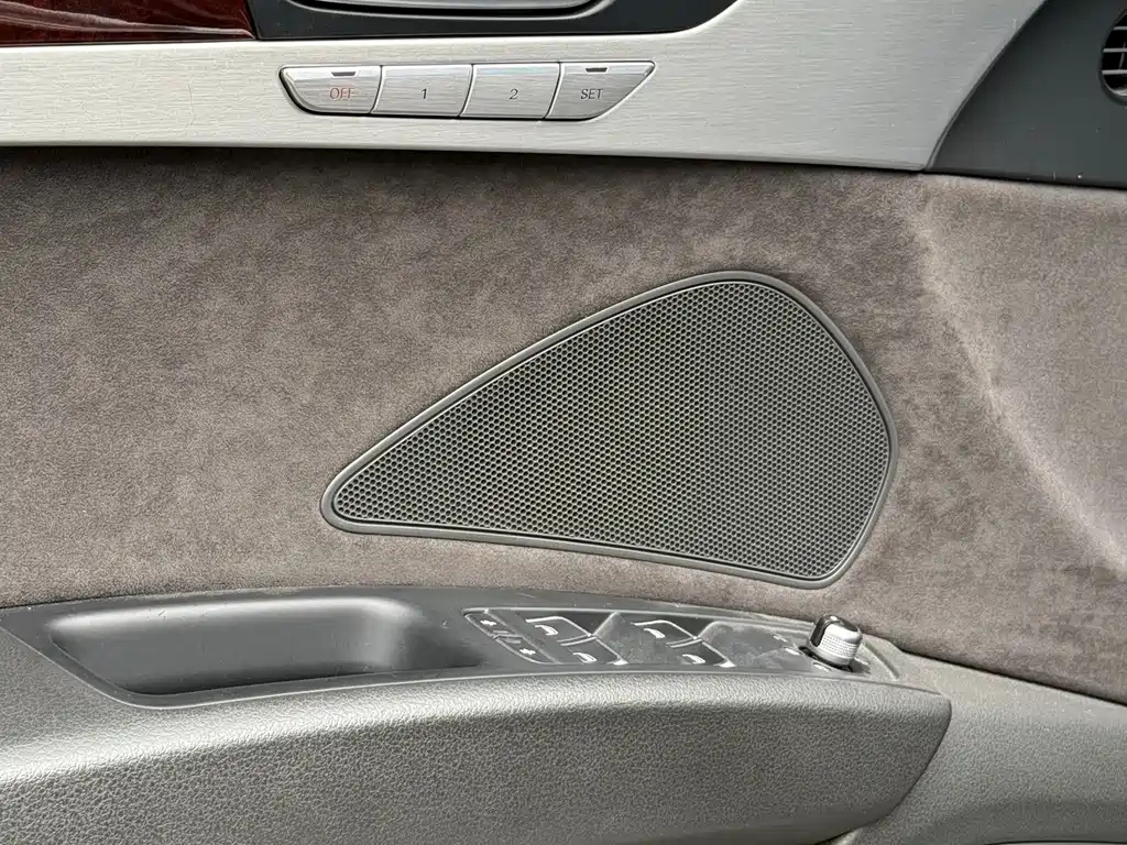 Audi A8 — миниатюра 6