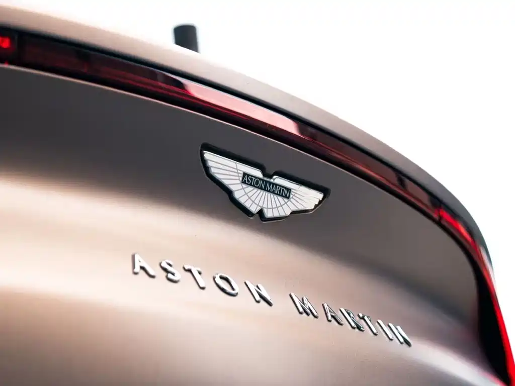 Aston Martin DBX — миниатюра 7