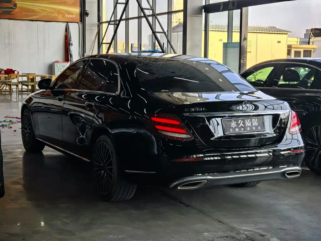 Mercedes-Benz E-Class — миниатюра 12