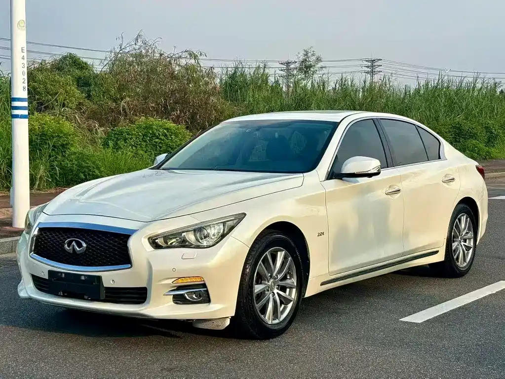 Infiniti Q50L