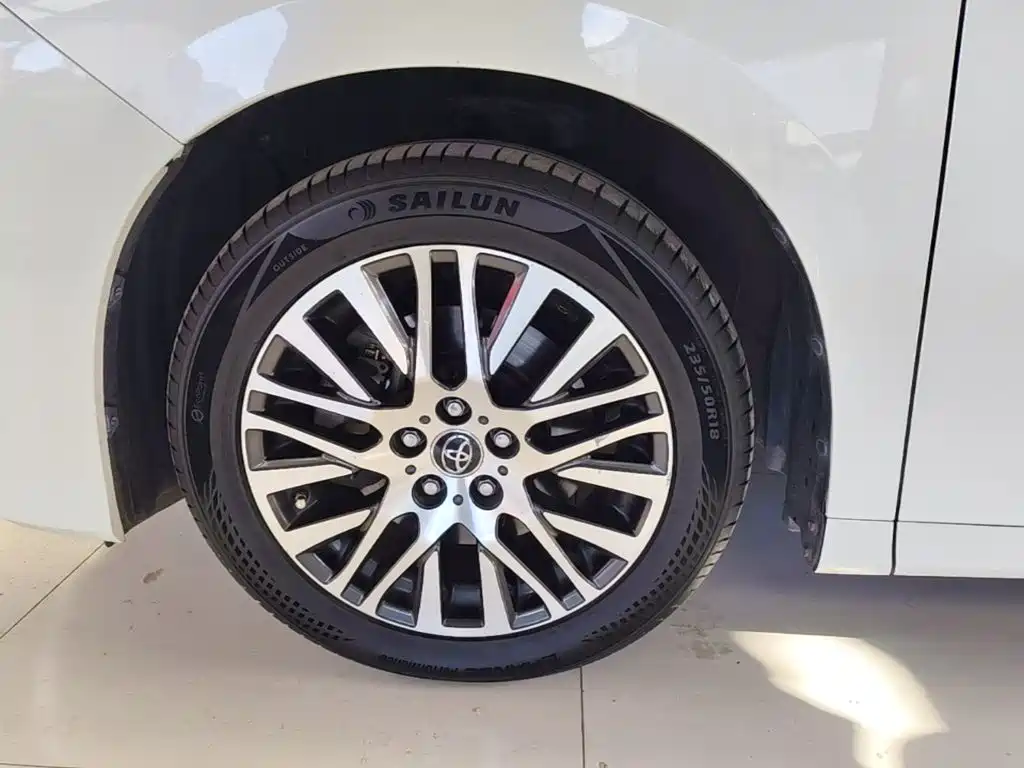 Toyota Alphard — миниатюра 23