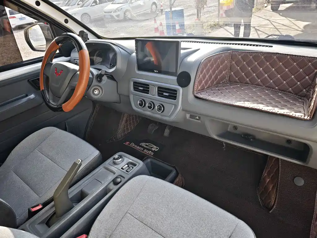 Wuling Yangguang — миниатюра 6