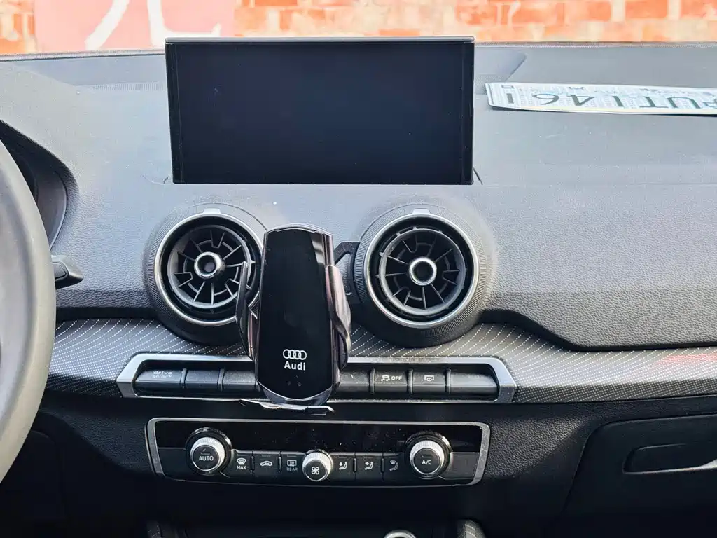 Audi Q2L e-tron — миниатюра 12
