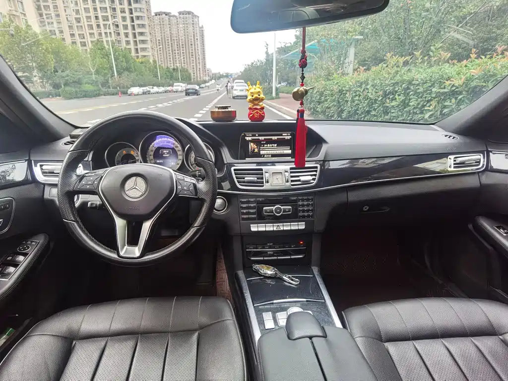 Mercedes-Benz E-Class — миниатюра 6